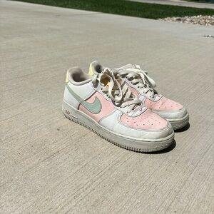 Nike air forces size 6.5